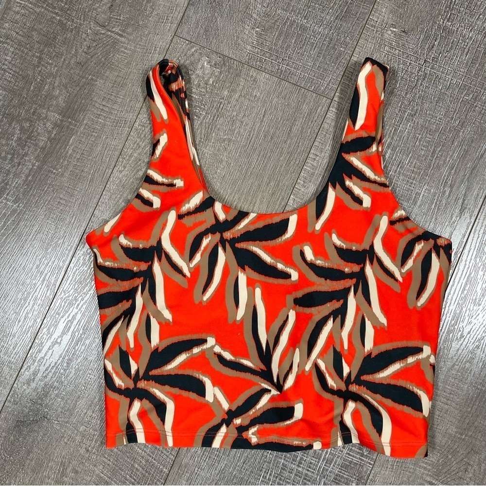 SAGE Collective Womenโs Crop Padded Tank top Size M